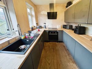 Kitchen- click for photo gallery